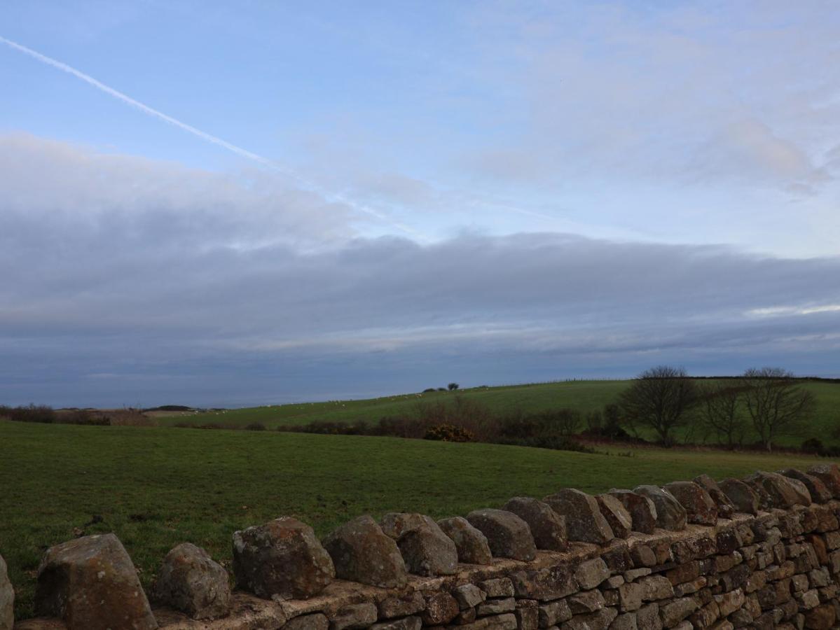 Hayloft Cottage Staintondale Buitenkant foto